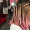 Anaïs Camizuli a réalisé une transformation capillaire incroyable. L'ex-candidate de Secret Story a coloré ses cheveux en rose. Avril 2015 !