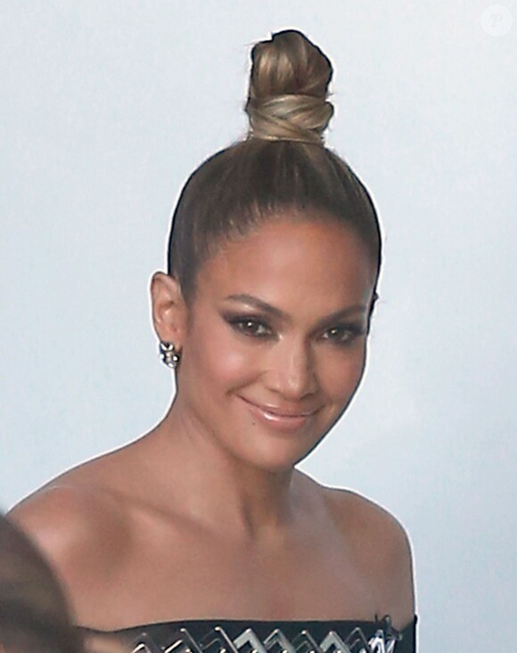 Jennifer Lopez et Casper Smart à la sortie du plateau de 'American Idol' à Hollywood. Le 8 avril 2015  