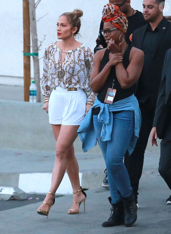 Jennifer Lopez arrive à l'enregistrement de l'émission "American Idol" à West Hollywood. Le 1er avril 2015 