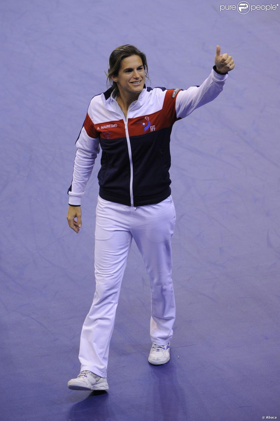 Amélie Mauresmo lors du match de Fed Cup entre la France et le Kazakhstan au Palais des Sports de Besançon, le 21 avril 2013