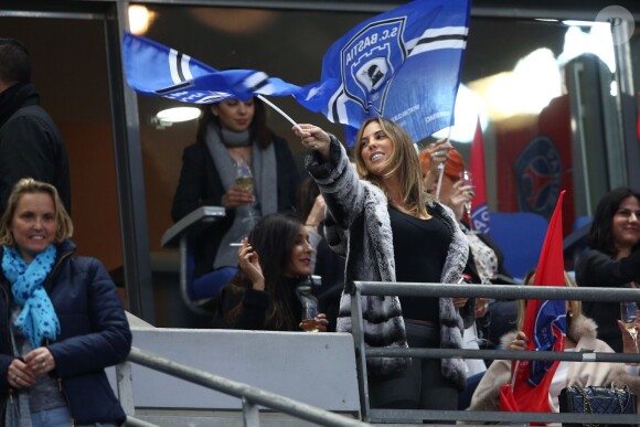 Marlène Duval (Loft Story 2) assiste à la finale de la Coupe de la Ligue entre le PSG et le SC Bastia au Stade de France, à Saint-Denis, le 11 avril 2015.
