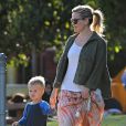  Reese Witherspoon et son petit dernier, Tennessee, &agrave; Santa Monica, le 11 avril 2015. 