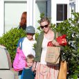  Reese Witherspoon avec son fils Deacon, son mari Jim Toth et son petit dernier Tennessee, &agrave; Santa Monica, Los Angeles, le 11 avril 2015. 