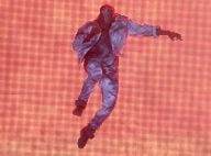 Kanye West, survolté : Concert surprise et bain de foule, Kim Kardashian ébahie