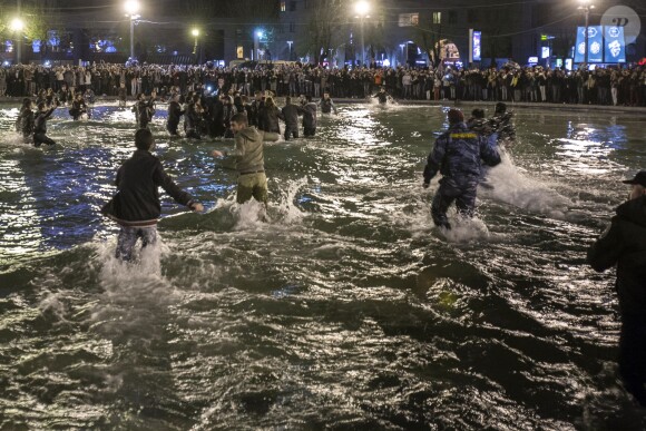 Kanye West's live concert near Swan Lake in Yerevan. Kanye West juped into the water and the crowed followed him. (PAN Photo / Vahan Stepanyan)13/04/2015 - Yerevan