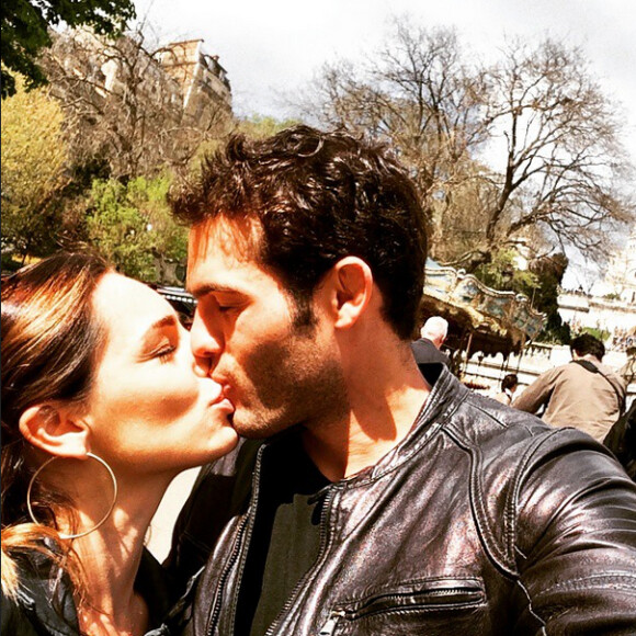 Kelly Brook en vacances à Paris officialise avec son nouvel amoureux Jeremy Parisis, sur Instagram le 13 avril 2015