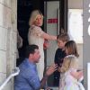 Tori Spelling, son mari Dean McDermott et leurs enfants à la sortie du restaurant japonais Benihana à Encino, le 5 avril 2015