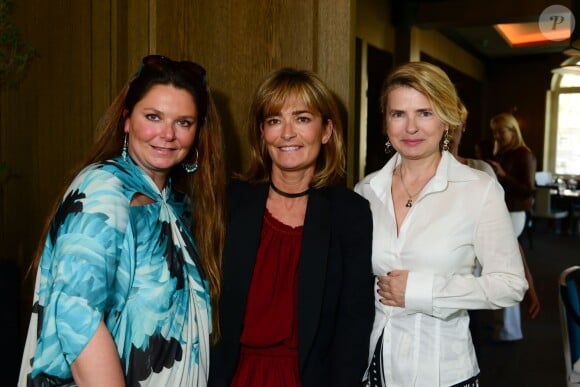 Exclusif - Karin Rudnicki-Schlumberger, Fabienne Bazire, Sophie d'Aulan - Déjeuner de "Blondes" au restaurant Victoria 1836 à Paris, le 14 avril 2015.