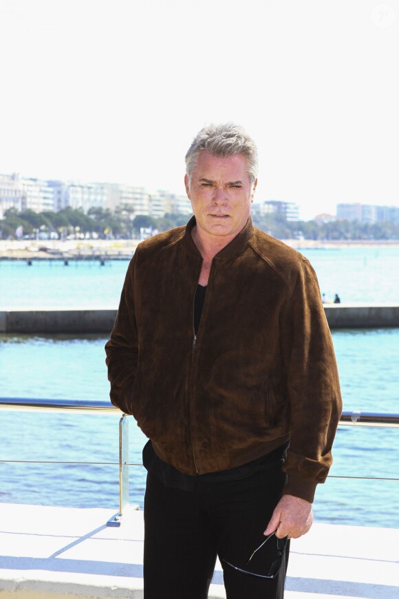 L'acteur et producteur américain Ray Liotta lors du photocall de la série "Texas Rising" dans le cadre du MIPTV 2015 à Cannes le 13 avril 2015 qui se déroule au Palais des Festivals du 13 au 16 mai. 