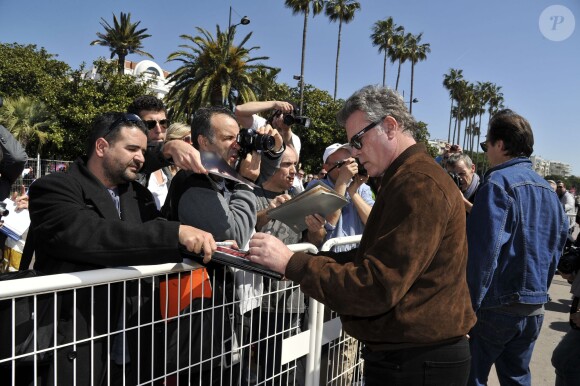 L'acteur et producteur américain Ray Liotta et l'acteur américain Bill Paxton lors du photocall de la série "Texas Rising" dans le cadre du MIPTV 2015 à Cannes le 13 avril 2015 qui se déroule au Palais des Festivals du 13 au 16 mai. 
