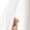 Candice Swanepoel pose pour la nouvelle collection Dream Angels de Victoria's Secret.