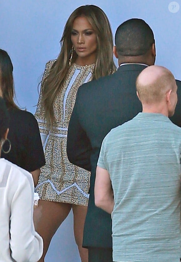 Jennifer Lopez à la sortie des studios de l'émission "American Idol" à Hollywood, le 15 avril 2015