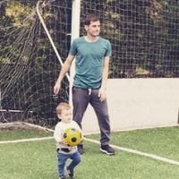 Iker Casillas (Real Madrid) : Son adorable Martin déjà fou de foot avec papa