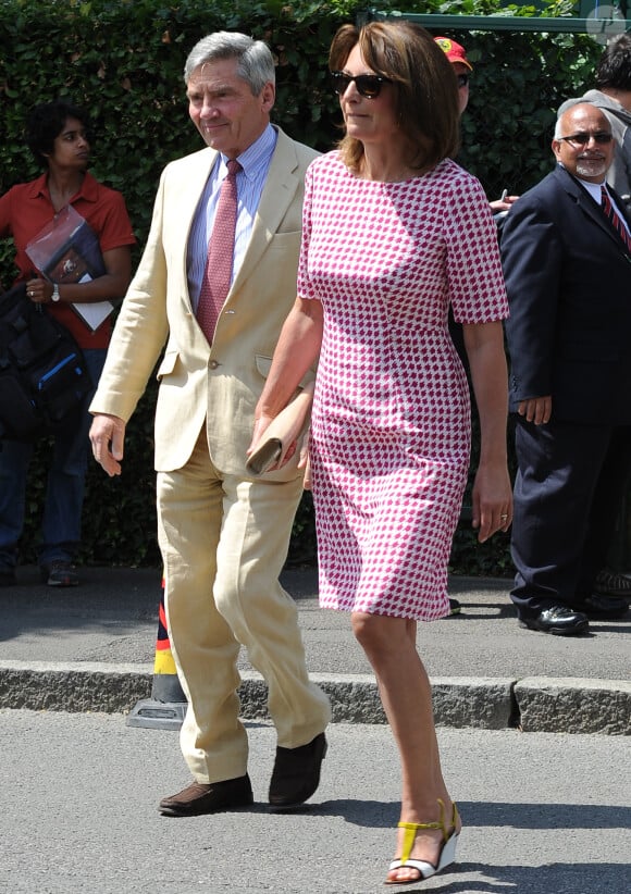 Carole et Michael Middleton arrivent au tournoi tennis de Wimbledon à Londres, le 2 juillet 2014.