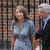 Carole et Michael Middleton étaient les premiers visiteurs à la maternité Lindo, le 23 juillet 2013, après la naissance du prince George de Cambridge