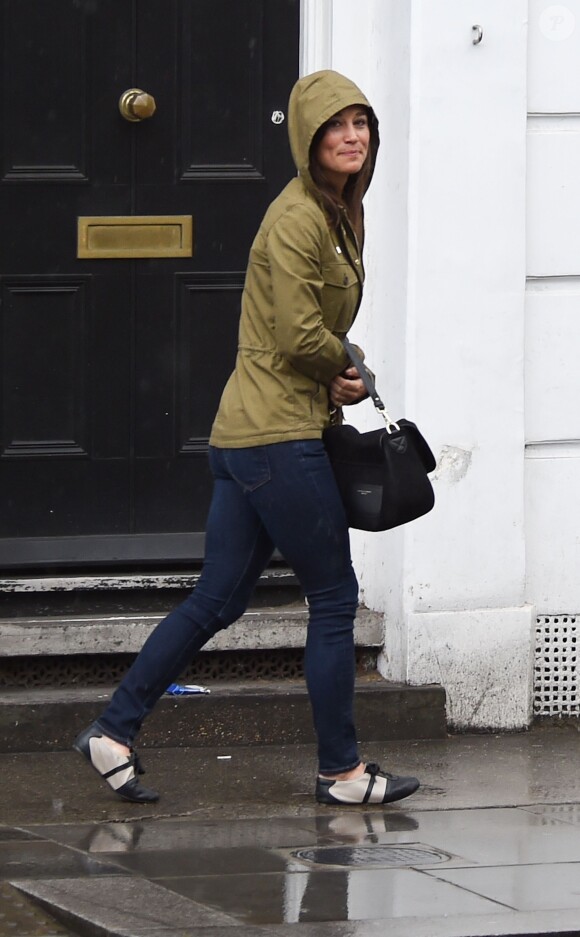 Exclusif - Pippa Middleton sur King's Road dans le quartier de Chelsea à Londres, le 29 avril 2015.