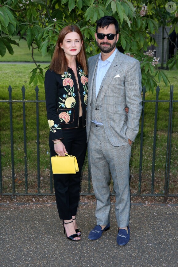 Bonnie Wright et son compagnon Simon Hammerstein lors de la soirée "The Serpentine Gallery Summer Party 2014" à Londres, le 1er juillet 2014. 
