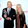 Alan Arkin (tenant son Lifetime Achievement Award) et son épouse Susan Newlander Arkin assistent aux CinemaCon Big Screen Achievement Awards au Caesars Palace. Las Vegas, le 23 avril 2015.