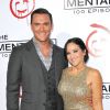 Owain Yeoman et sa compagne Gigi Yallouz le 13 octobre 2012 lors de la soirée célébrant le 100e épisode de la série Mentalist, à Los Angeles. Le couple s'est marié le 7 septembre 2013 à Malibu.