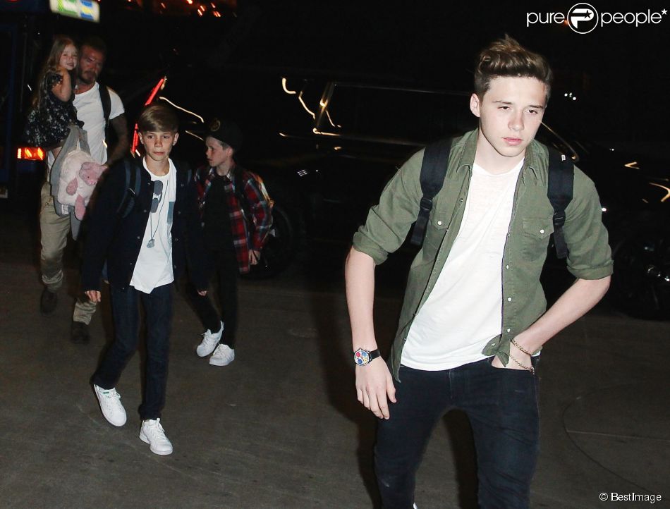 David Beckham et ses enfants Harper, Cruz, Romeo et Brooklyn à l&#039;aéroport de LAX à Los Angeles, le 19 avril 2015.