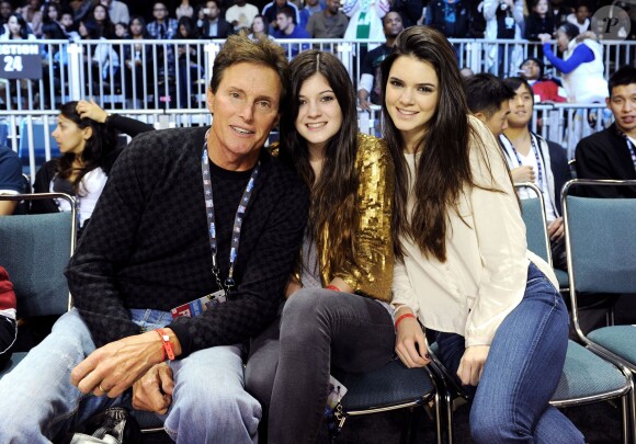 Bruce, Kylie et Kendell Jenner au Los Angeles Convention Center. Los Angeles, février 2011.