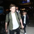 David Beckham arrive avec ses enfants Brooklyn, Romeo, Cruz et Harper à l'aéroport LAX de Los Angeles. Le 19 avril 2015