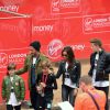 Romeo Beckham soutenu par sa famille, son père David, la mère Victoria et ses frères Brooklyn et Cruz Beckham pour sa première participation au mini-marathon de Londres, le 26 avril 2015.