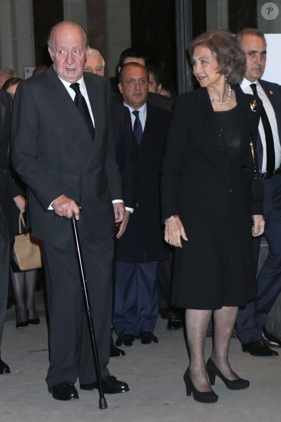 La reine Sofia et le roi Juan Carlos Ier d'Espagne lors des funérailles cérémonielles de la 18e duchesse d'Albe le 15 décembre 2014 à Madrid.