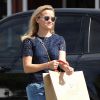 Exclusif - Reese Witherspoon fait du shopping à Brentwood, le 30 avril 2015 