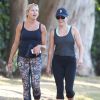 Exclusif - Reese Witherspoon fait du jogging avec une amie à Brentwood, le 29 avril 2015.  