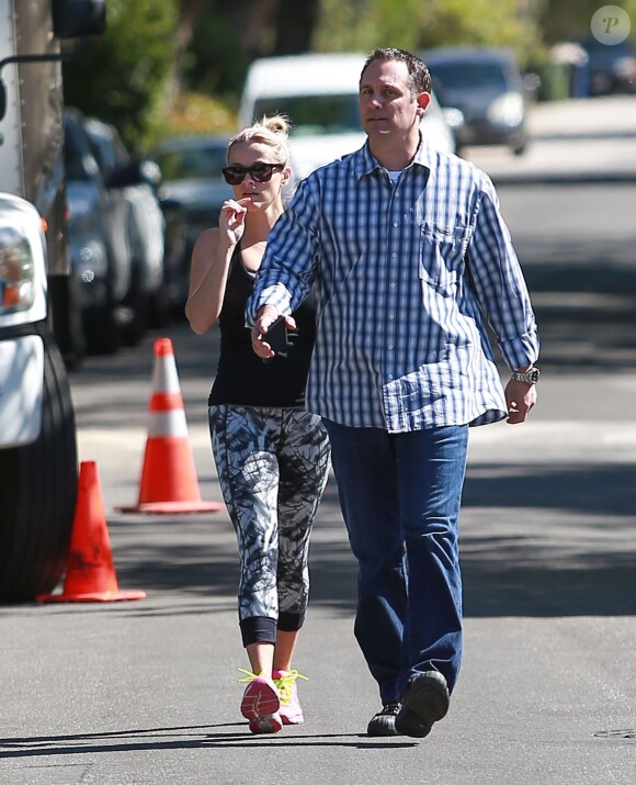 Reese Witherspoon va voir l'avancement des travaux de sa nouvelle maison après son cours de gym à Pacific Palisades, le 28 avril 2015.  