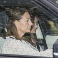 Carole et Pippa Middleton arrivent à Kensington Palace pour rencontrer la princesse de Cambridge née le 2 mai 2015