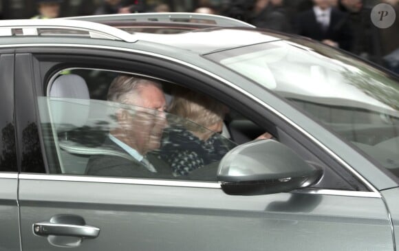 Le prince Charles et son épouse Camilla Parker Bowles Michael se sont déplacés à Kensington Palace le 3 mai 2015, pour profiter de la princesse Charlotte de Cambridge, deuxième enfant du prince William et de la duchesse Catherine, née la veille.