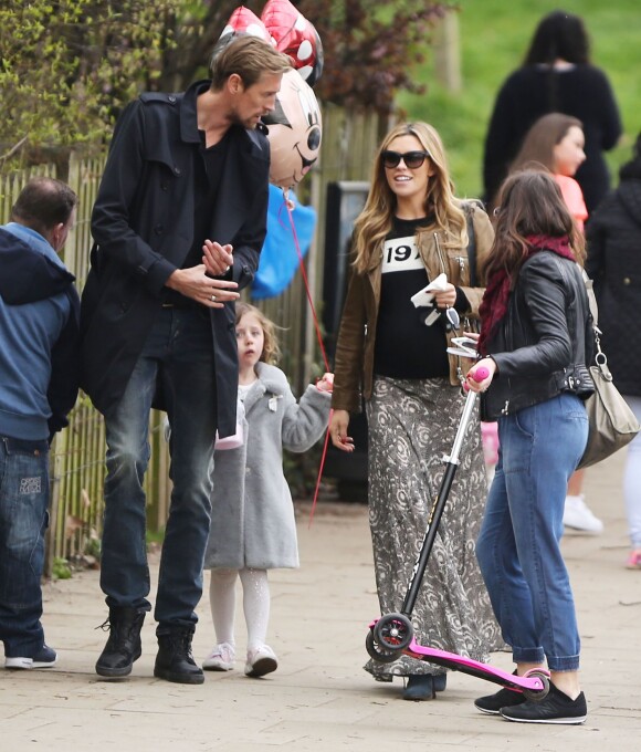 Abbey Clancy était de sortie avec son époux Peter Crouch et leur petite Sophia à la Hampstead Heath Fair de Londres, le 5 avril 2015
