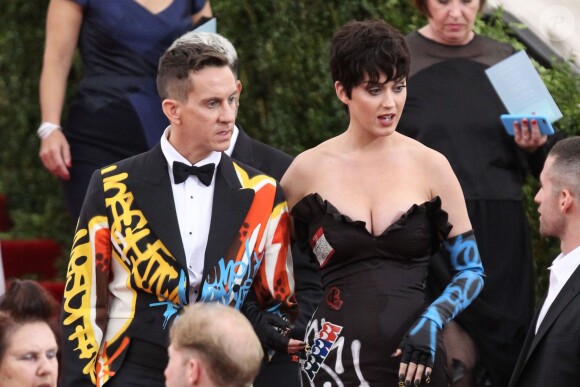 Katy Perry et Jeremy Scott au bal du Costume Institute, le Met Gala, au Metropolitan Museum of Art à New York, le 4 mai 2015.