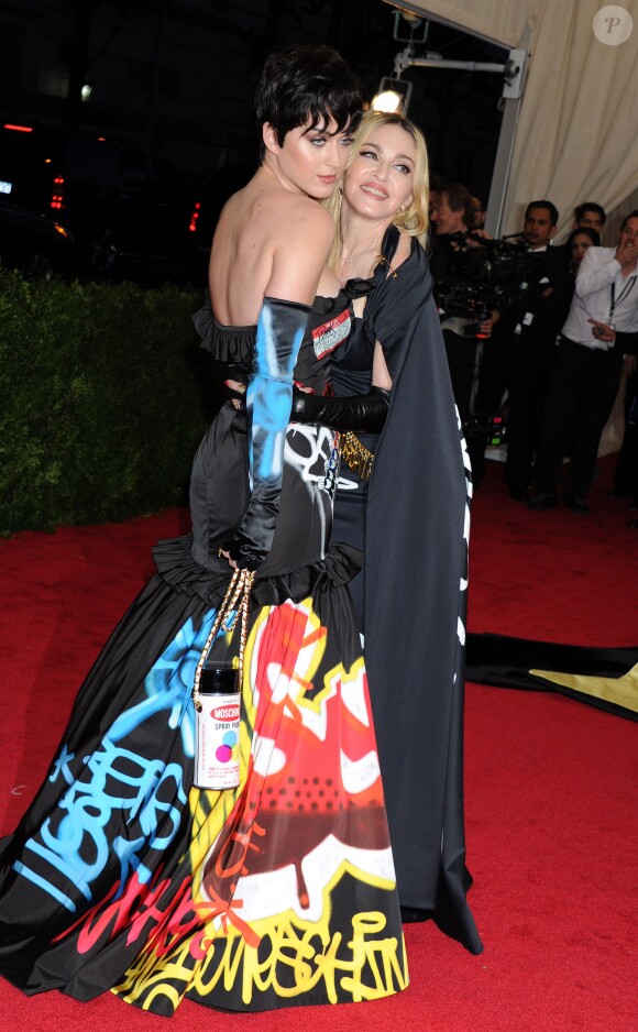 Katy Perry et Madonna au bal du Costume Institute, le Met Gala, au Metropolitan Museum of Art à New York, le 4 mai 2015.