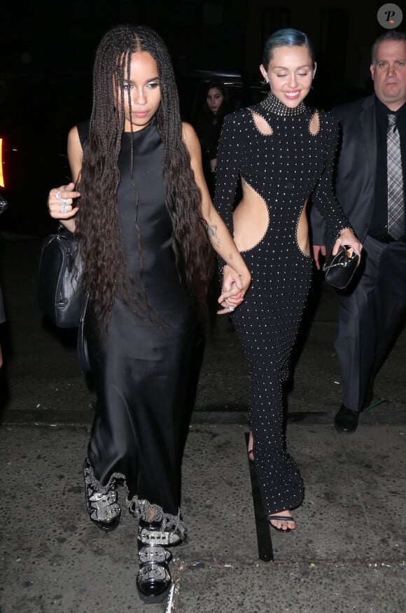 Miley Cyrus, Zoë Kravitz - Arrivée des people à l'after-party de la soirée Costume Institute Gala 2015 (Met Ball), organisée par Rihanna, à la boîte de nuit "Up & Down" à New York, le 4 mai 2015.  