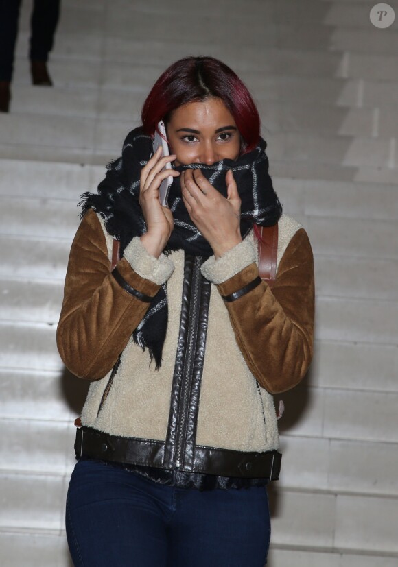 Exclusif - Shy'm à la sortie d'un enregistrement radio chez RTL à Paris, le 24 février 2015. 