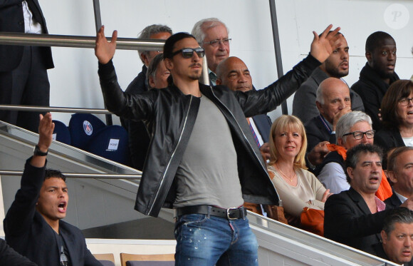 Zlatan Ibrahimovic dans les tribunes du Parc des Princes lors du match entre le PSG et Lille, le 25 avril 2015 à Paris