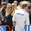Nico Rosberg et sa femme Vivian Sibold, enceinte, dans le paddock du Grand Prix de Catalogne à Barcelone à l'occasion du Grand Prix d'Espagne le 9 mai 2015