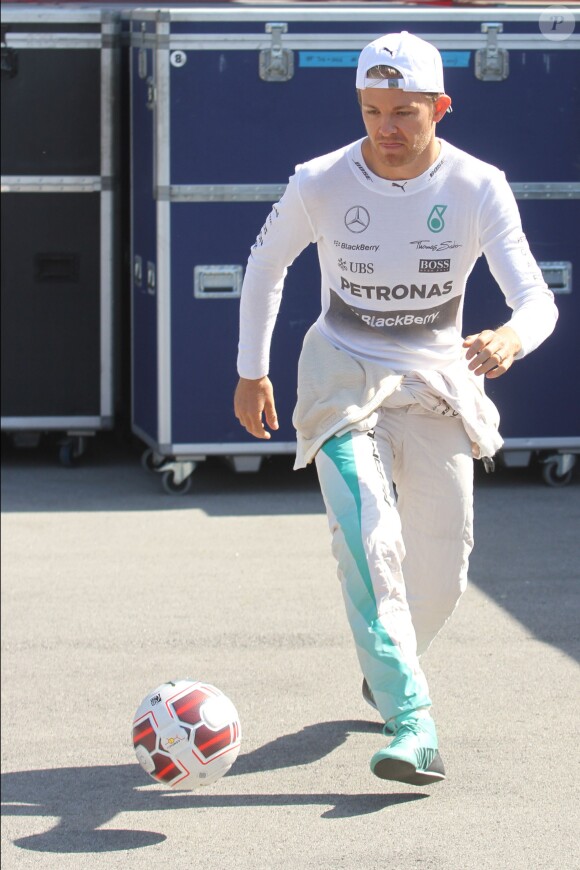Nico Rosberg dans le paddock du Grand Prix de Formule 1 d'Espagne le 9 mai 2015