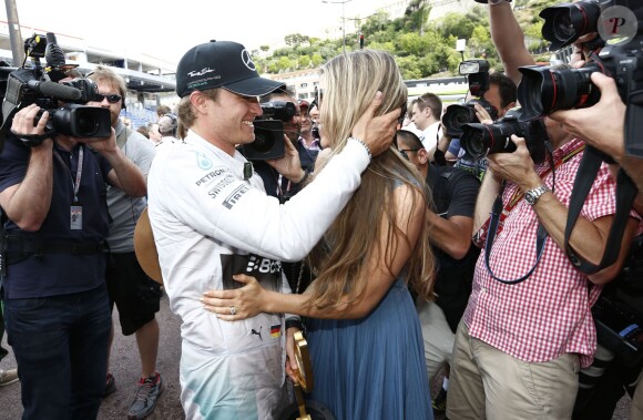 Nico Rosberg et Vivian Sibold lors de la victoire du pilote au Grand Prix de Monaco le 25 mai 2014