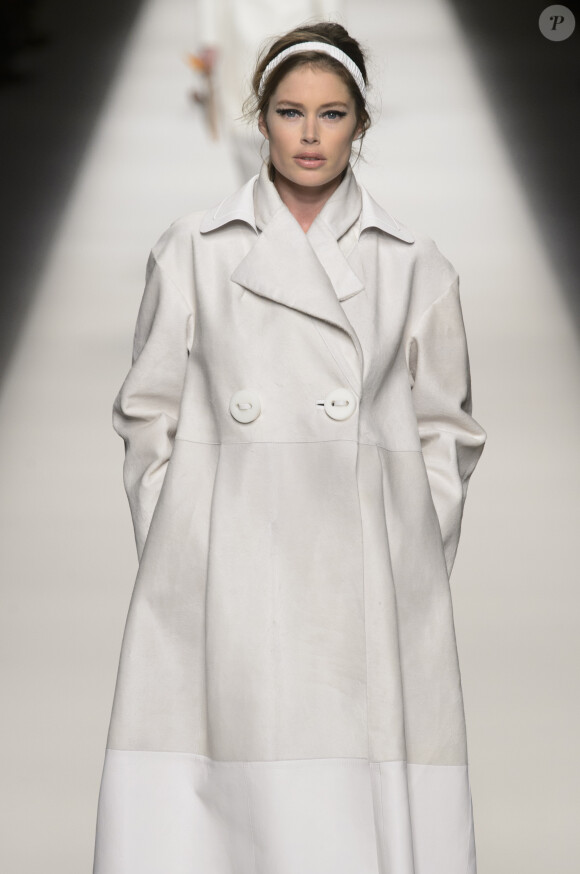 Doutzen Kroes - Défilé de mode Fendi lors de la fashion week à Milan, le 26 février 2015.