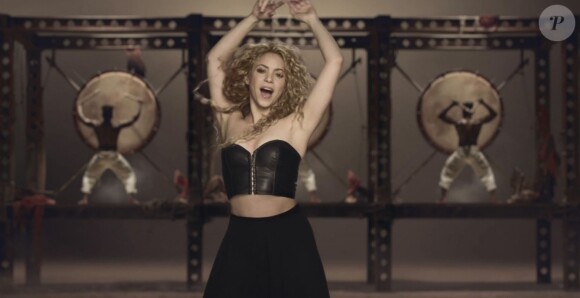 Captures vidéo - Shakira dans son dernier clip "La La La" pour la Coupe du Monde de football 2014. 
