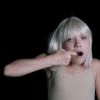 La jeune Maddie Ziegler, 12 ans, dans le clip Big Girls Cry de Sia.