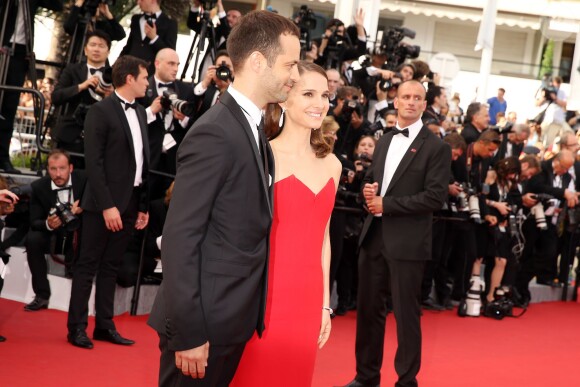 Natalie Portman et son mari Benjamin Millepied - Montée des marches du film "La Tête Haute" pour l'ouverture du 68e Festival du film de Cannes le 13 mai 2015