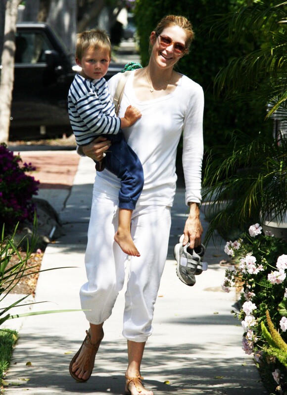 Kelly Rutherford avec son fils Hermes et sa fille Helena, à Beverly Hills le 12 juin 2010