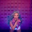  Hilary Duff relate son exp&eacute;rience Tinder dans le clip de son nouveau single Sparks. Disponible sur Youtube, le 14 mai 2015 