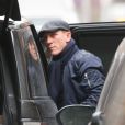 Exclusif - Première sortie pour Daniel Craig depuis son accident sur le tournage du dernier film James Bond "Spectre" à Mexico, le 31 mars 2015.