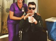 Sam Smith opéré et au repos : Fauteuil roulant mais bonne humeur